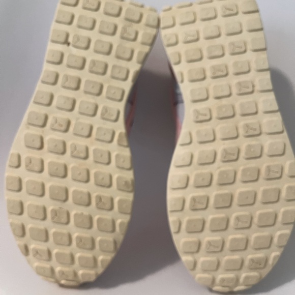 PUMA Cruise Rider Nu Pop Wns Sz 7 EUC Code: 389924-01 - Picture 6 of 6